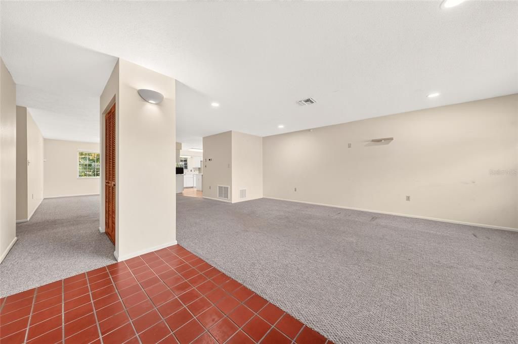 Active With Contract: $319,000 (3 beds, 2 baths, 2082 Square Feet)