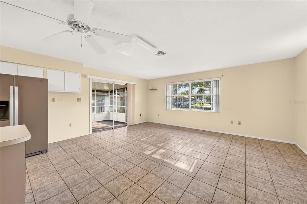 Active With Contract: $319,000 (3 beds, 2 baths, 2082 Square Feet)