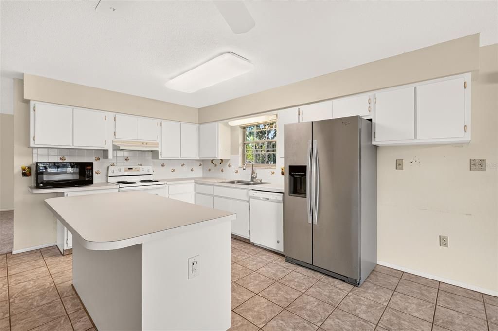 Active With Contract: $319,000 (3 beds, 2 baths, 2082 Square Feet)