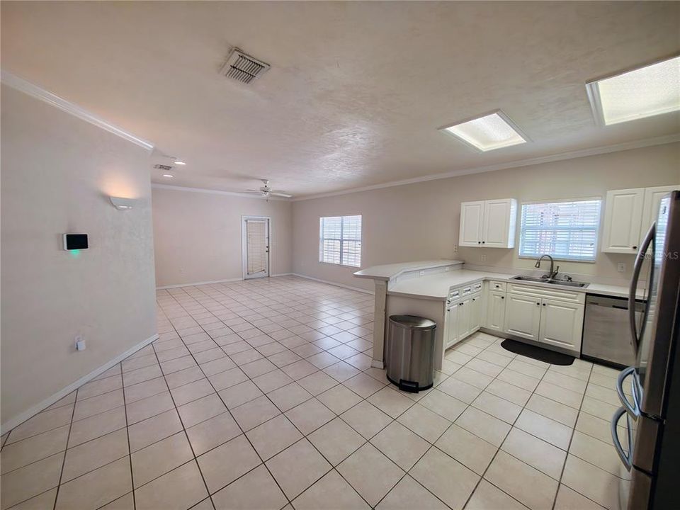For Sale: $264,500 (3 beds, 2 baths, 1380 Square Feet)