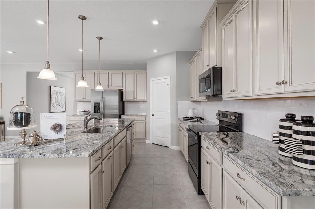 For Sale: $598,650 (4 beds, 3 baths, 2551 Square Feet)