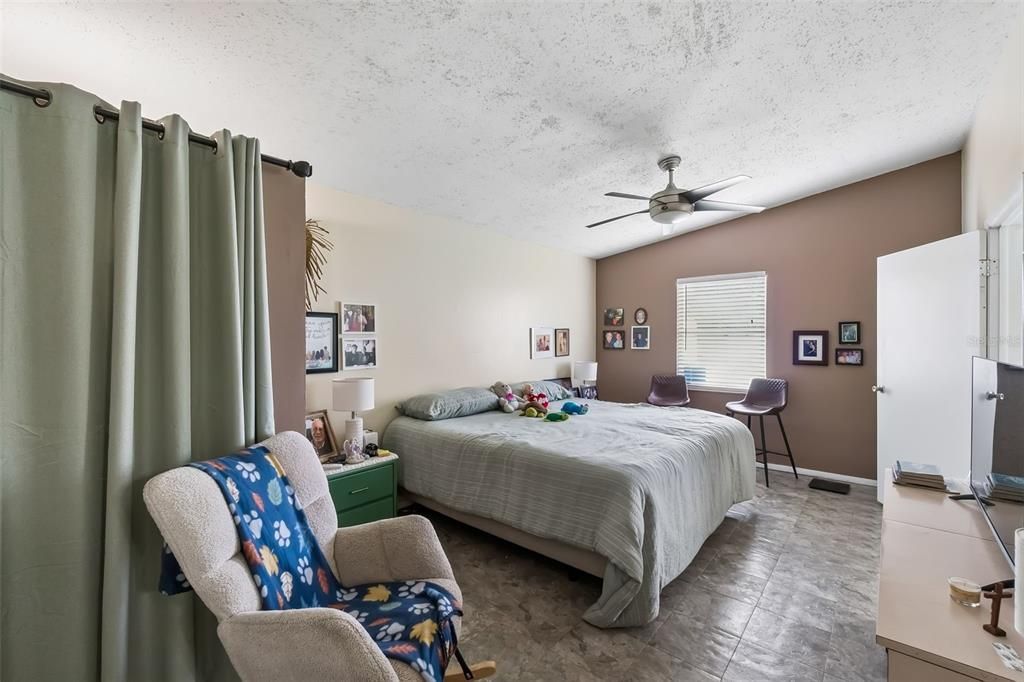 En Venta: $325,000 (4 camas, 3 baños, 1624 Pies cuadrados)