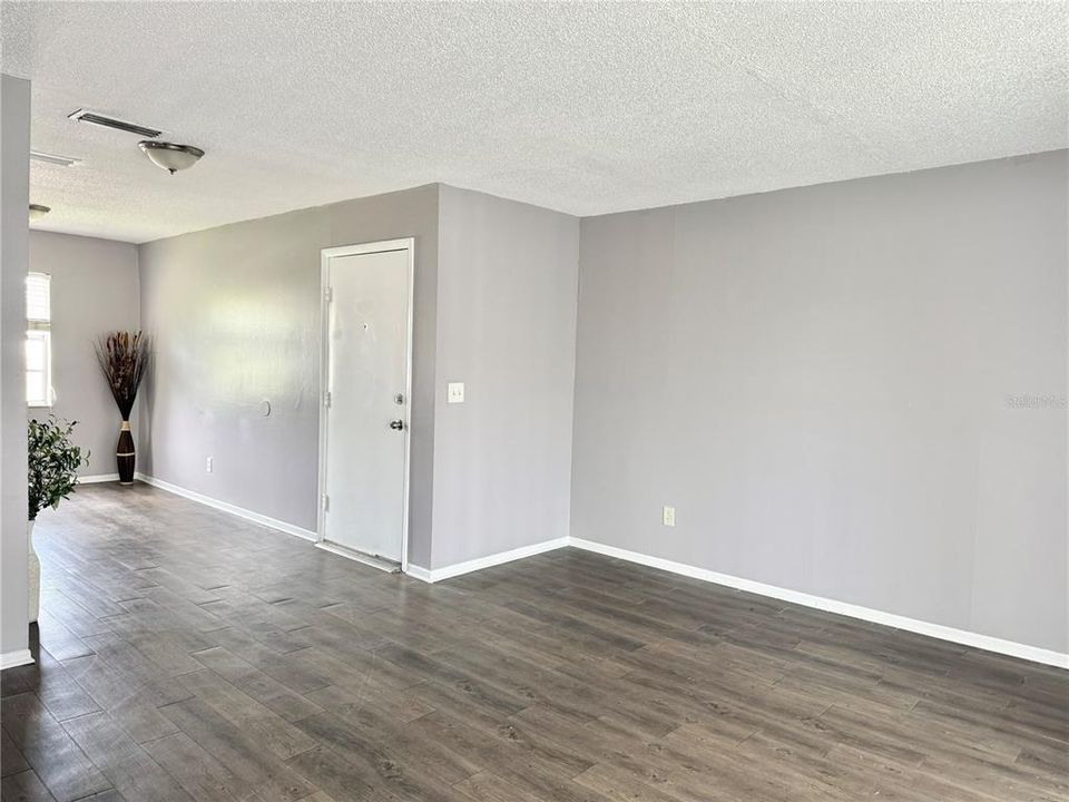 На продажу: $159,900 (3 спален, 2 ванн, 1226 Квадратных фут)
