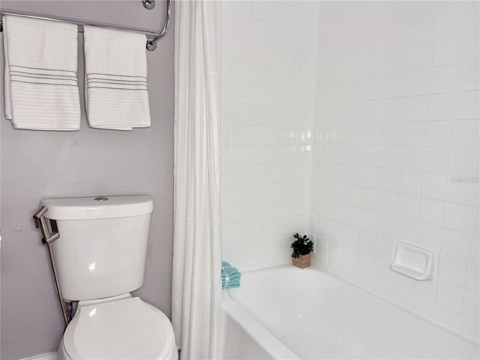 На продажу: $159,900 (3 спален, 2 ванн, 1226 Квадратных фут)