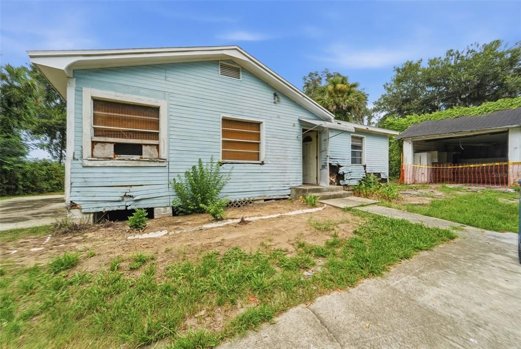For Sale: $125,000 (2 beds, 1 baths, 1242 Square Feet)
