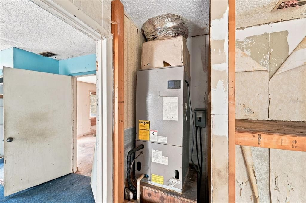 For Sale: $125,000 (2 beds, 1 baths, 1242 Square Feet)