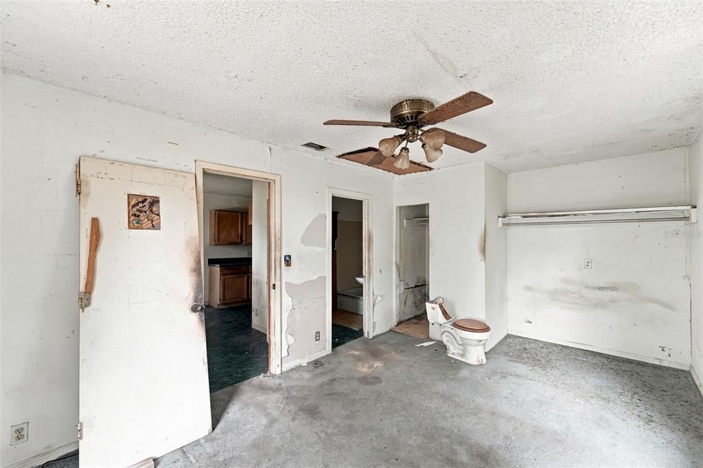 For Sale: $125,000 (2 beds, 1 baths, 1242 Square Feet)