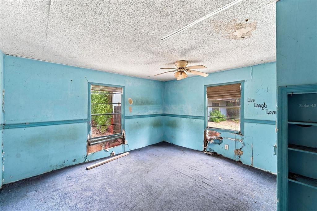 For Sale: $125,000 (2 beds, 1 baths, 1242 Square Feet)