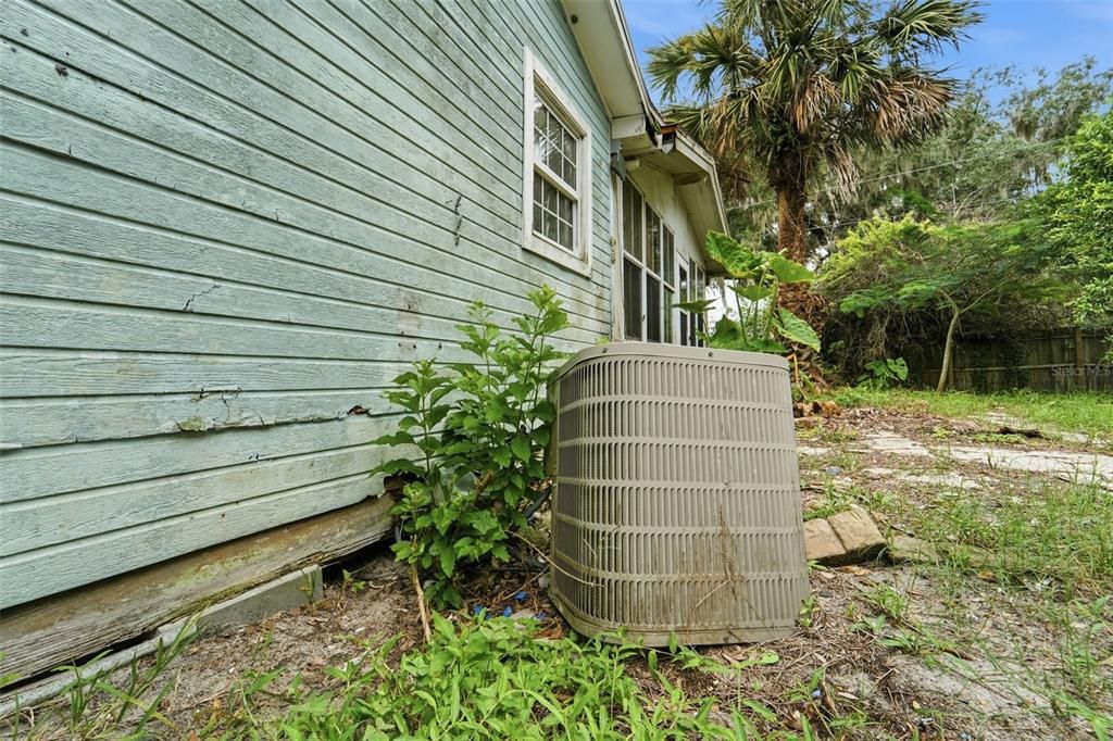 For Sale: $125,000 (2 beds, 1 baths, 1242 Square Feet)