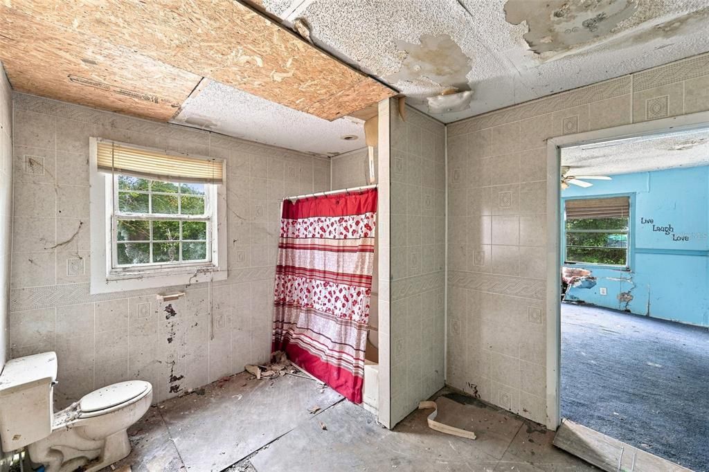 For Sale: $125,000 (2 beds, 1 baths, 1242 Square Feet)