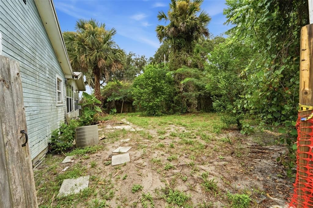 For Sale: $125,000 (2 beds, 1 baths, 1242 Square Feet)