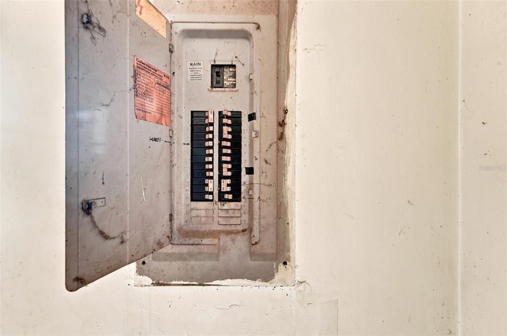 For Sale: $125,000 (2 beds, 1 baths, 1242 Square Feet)