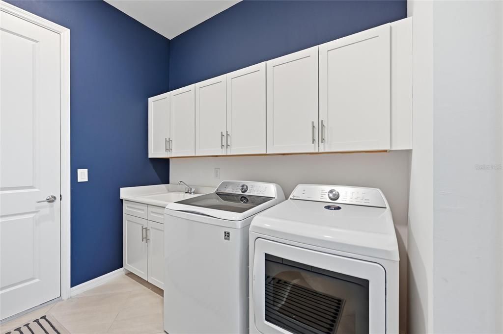 For Rent: $6,000 (3 beds, 3 baths, 2650 Square Feet)