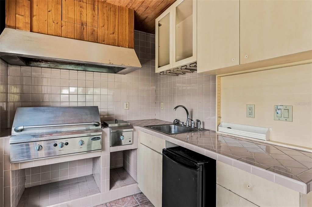 На продажу: $429,900 (2 спален, 2 ванн, 1599 Квадратных фут)