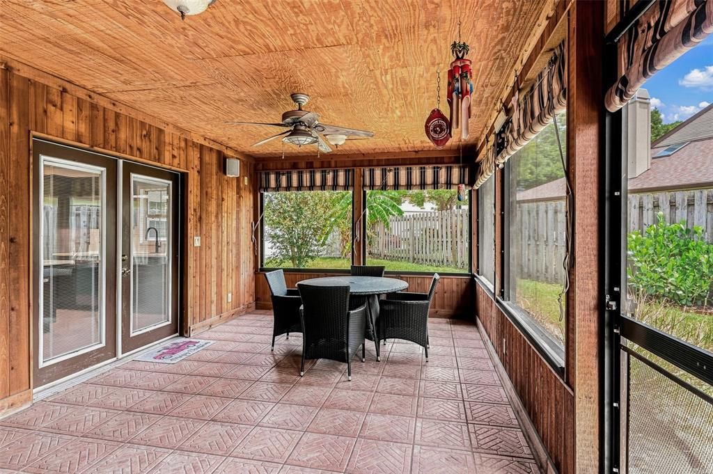 На продажу: $429,900 (2 спален, 2 ванн, 1599 Квадратных фут)