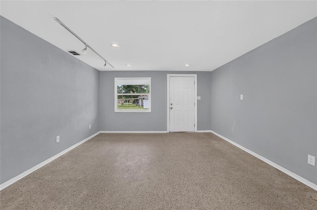For Sale: $325,000 (3 beds, 2 baths, 1152 Square Feet)