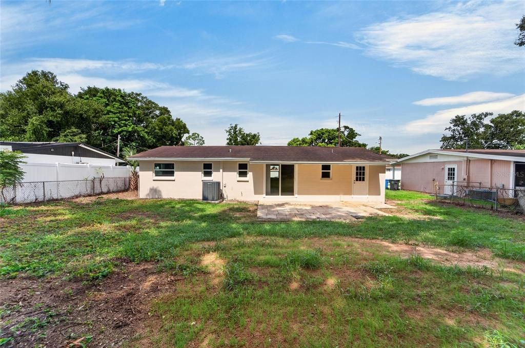 For Sale: $325,000 (3 beds, 2 baths, 1152 Square Feet)
