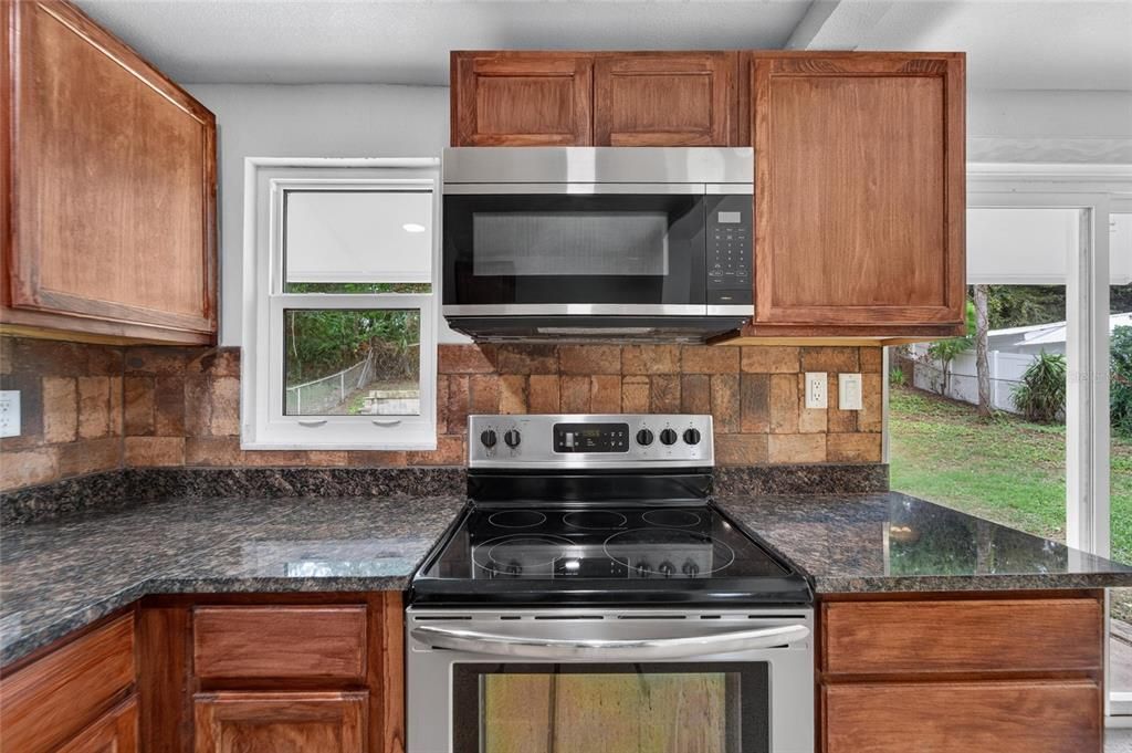 For Sale: $325,000 (3 beds, 2 baths, 1152 Square Feet)