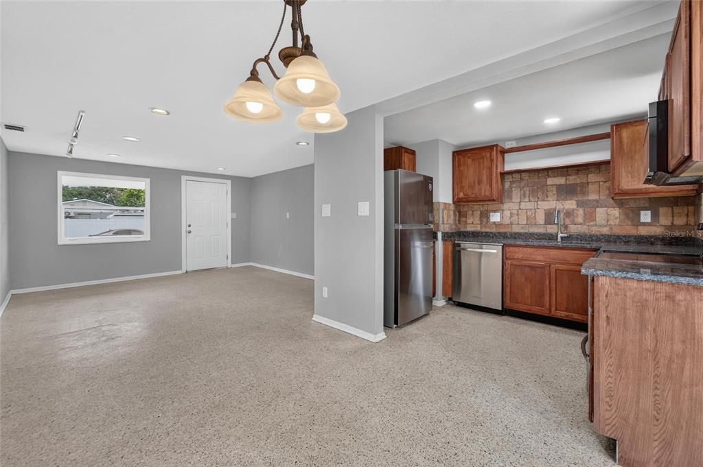For Sale: $325,000 (3 beds, 2 baths, 1152 Square Feet)