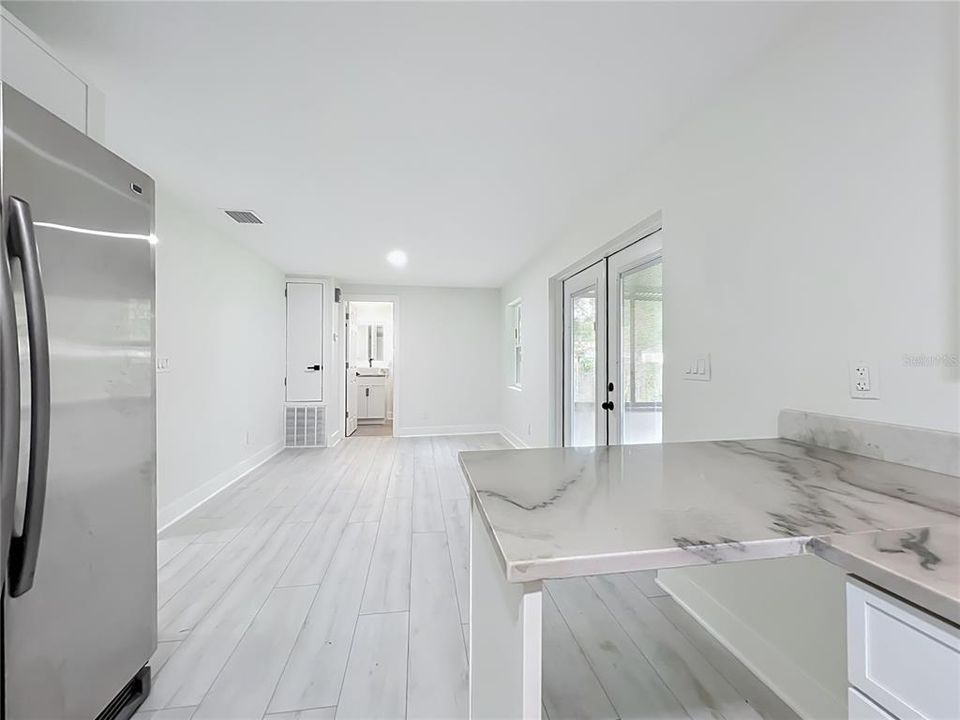 На продажу: $380,000 (4 спален, 2 ванн, 1596 Квадратных фут)