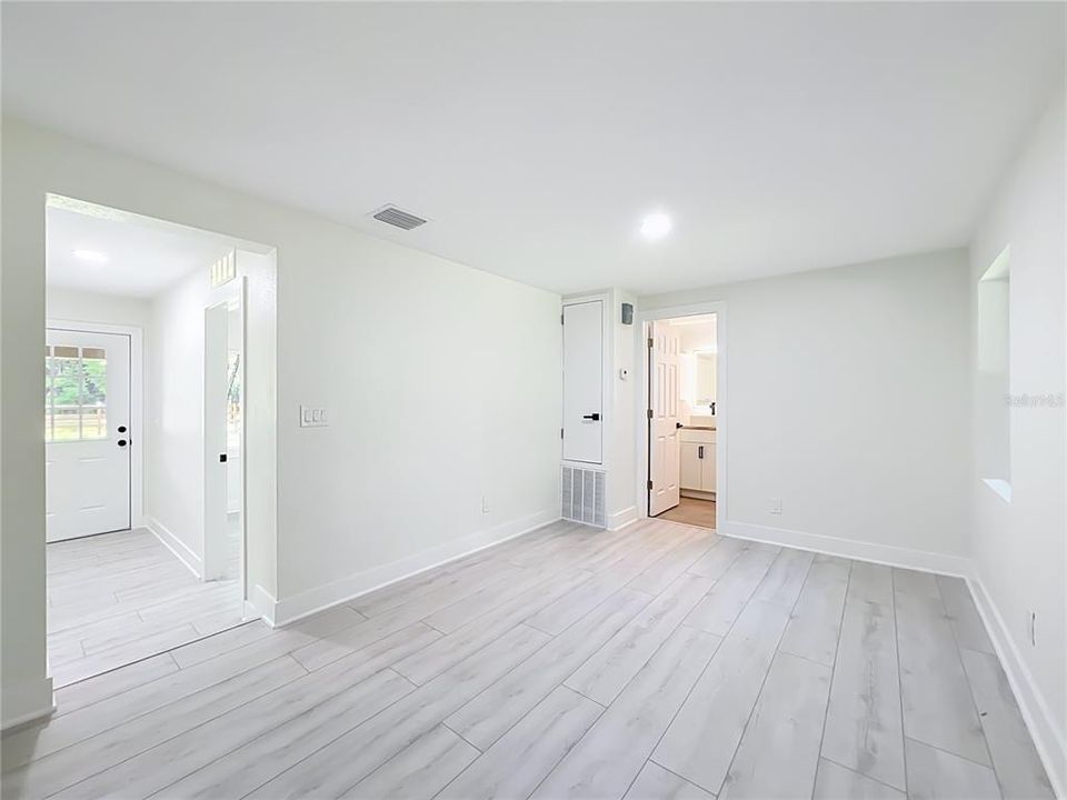 На продажу: $380,000 (4 спален, 2 ванн, 1596 Квадратных фут)