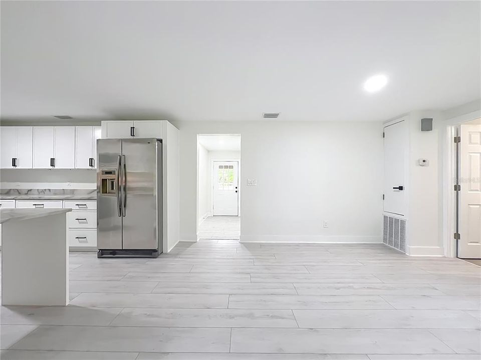 На продажу: $380,000 (4 спален, 2 ванн, 1596 Квадратных фут)