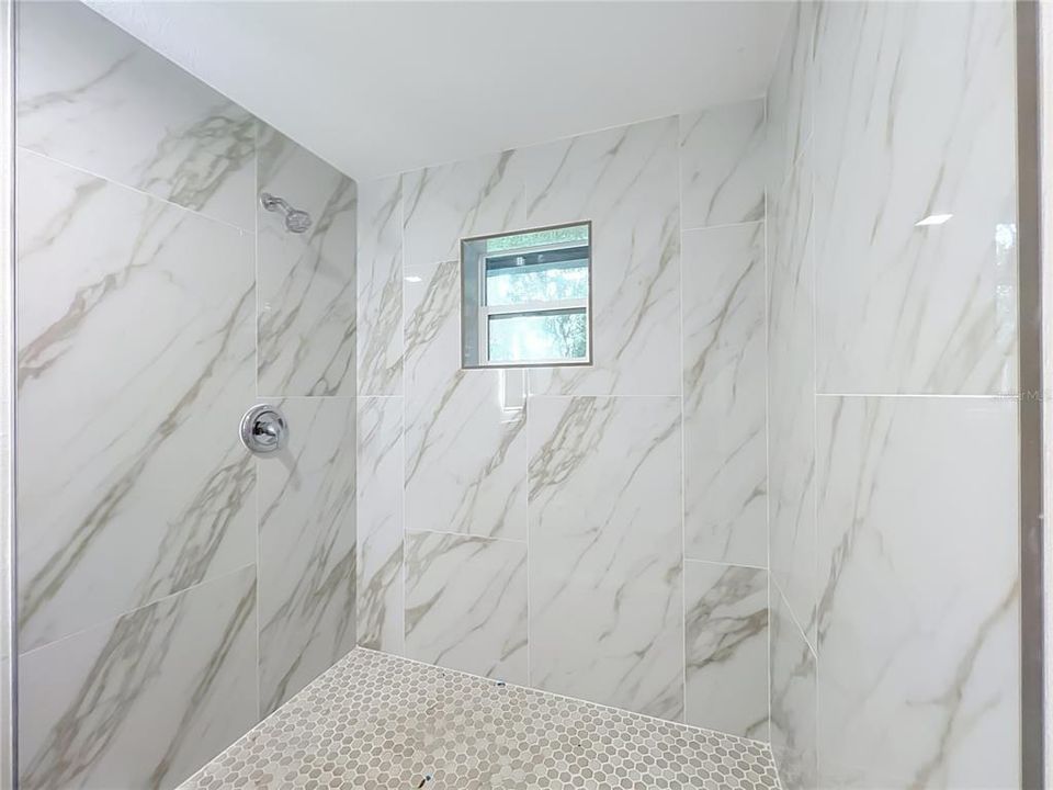 На продажу: $380,000 (4 спален, 2 ванн, 1596 Квадратных фут)