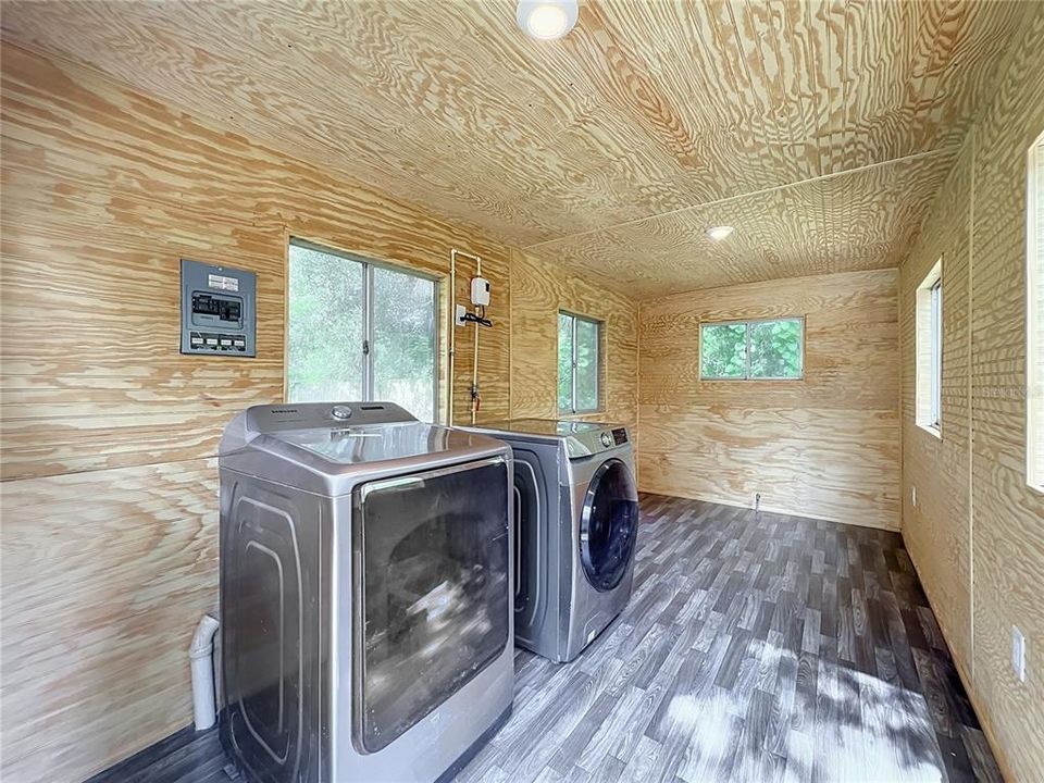 На продажу: $380,000 (4 спален, 2 ванн, 1596 Квадратных фут)