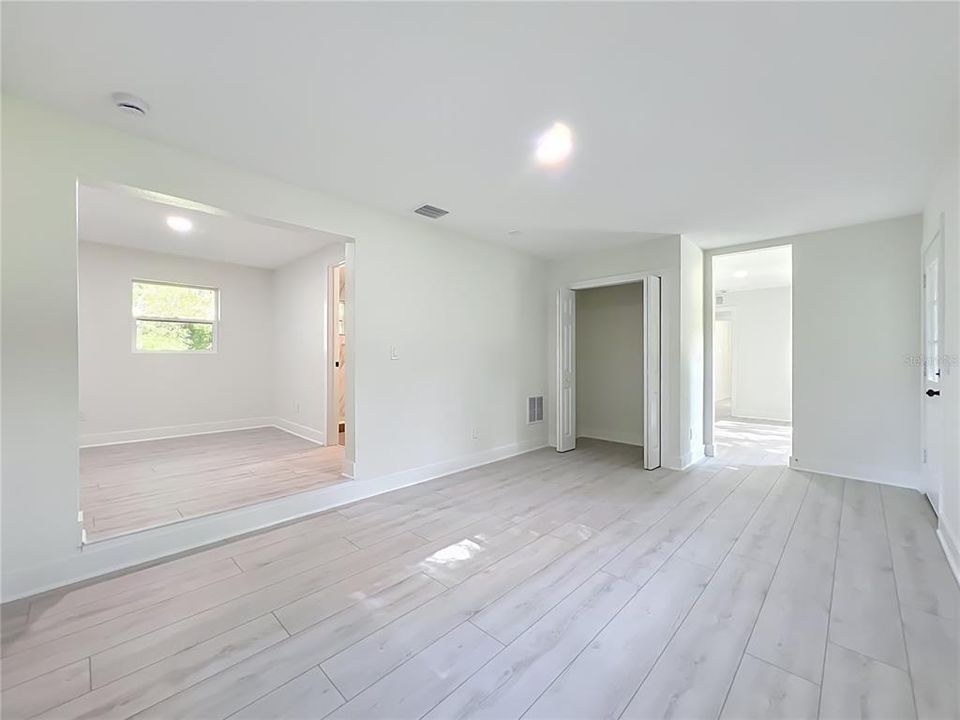 На продажу: $380,000 (4 спален, 2 ванн, 1596 Квадратных фут)