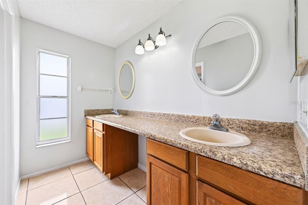 For Sale: $369,900 (3 beds, 2 baths, 1514 Square Feet)