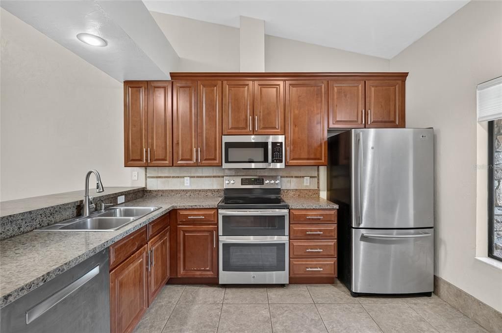 For Sale: $269,900 (2 beds, 2 baths, 1394 Square Feet)
