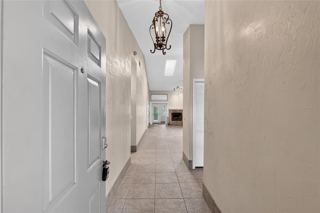 For Sale: $269,900 (2 beds, 2 baths, 1394 Square Feet)