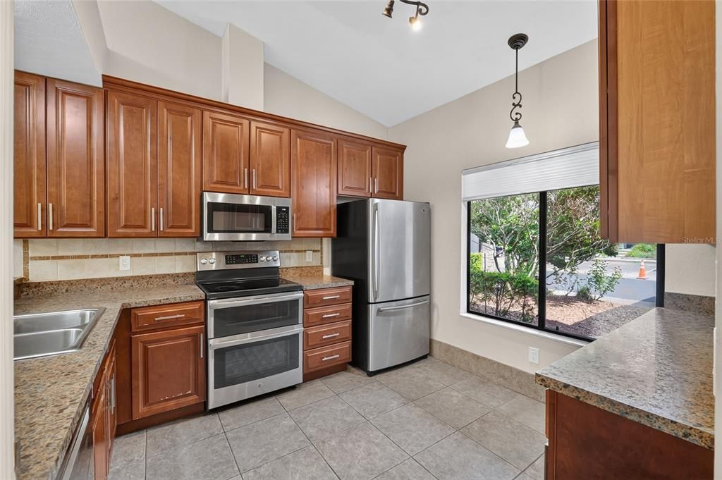 For Sale: $269,900 (2 beds, 2 baths, 1394 Square Feet)