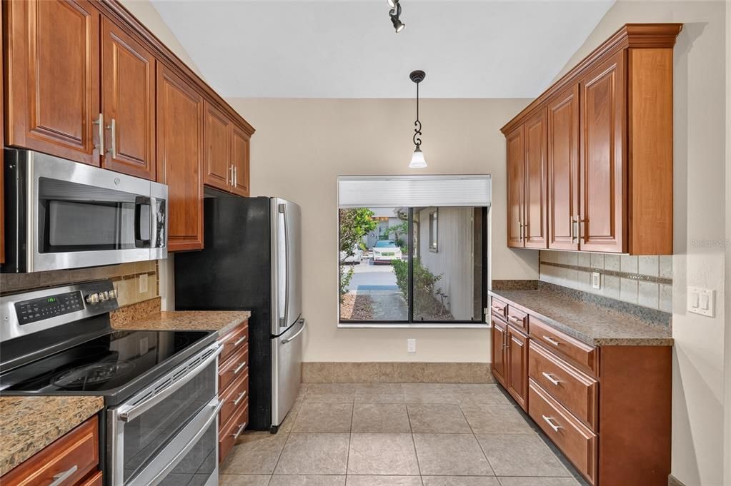 For Sale: $269,900 (2 beds, 2 baths, 1394 Square Feet)