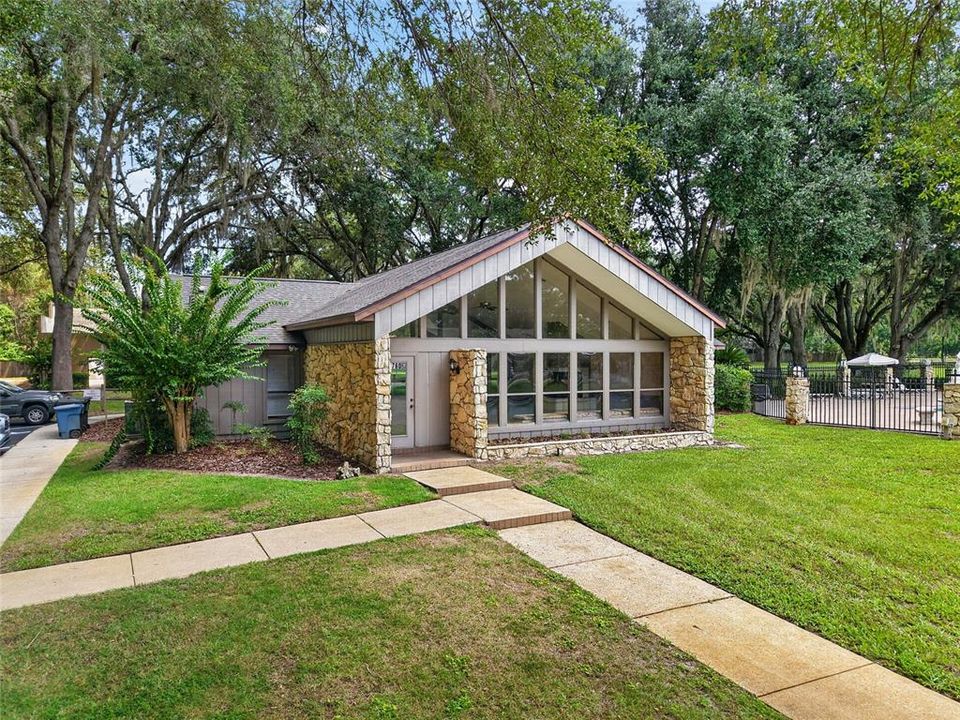 For Sale: $269,900 (2 beds, 2 baths, 1394 Square Feet)
