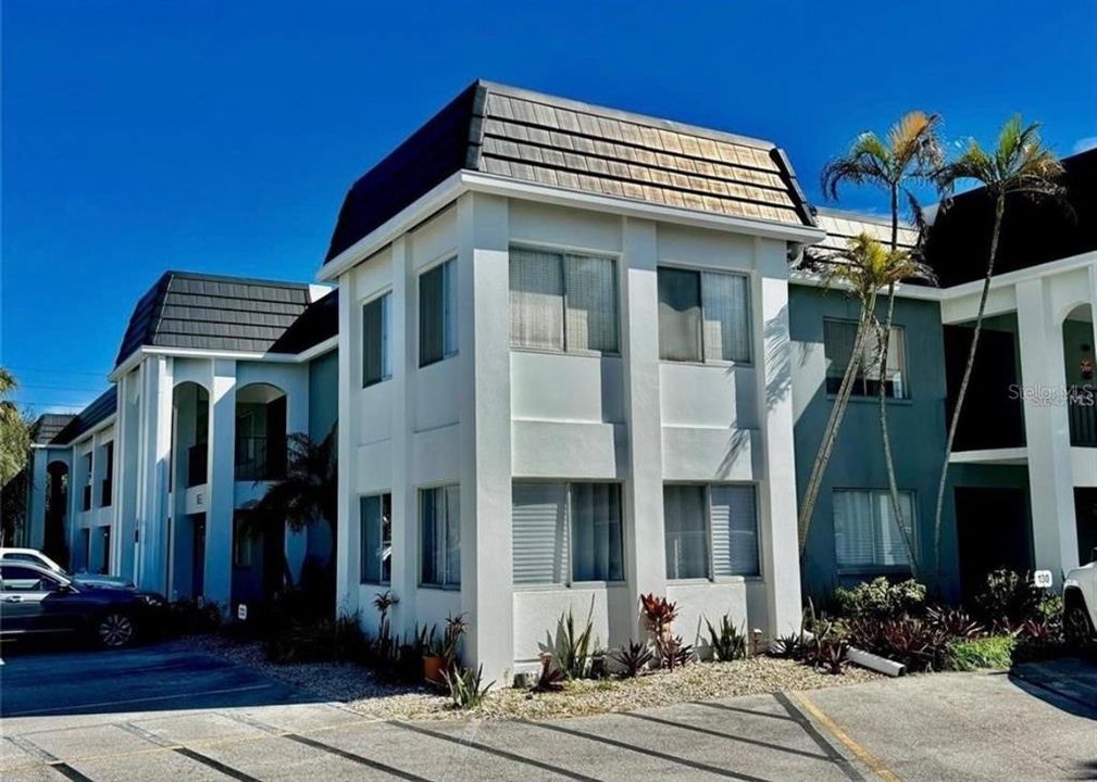 Active With Contract: $116,900 (1 beds, 1 baths, 780 Square Feet)