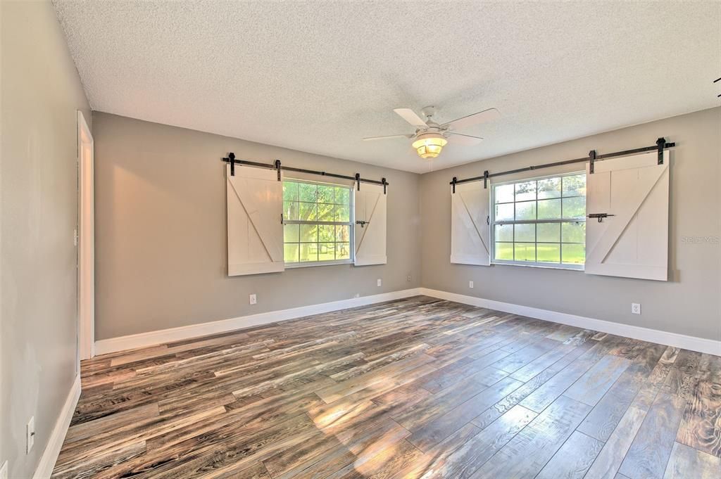 For Sale: $569,000 (3 beds, 2 baths, 1652 Square Feet)