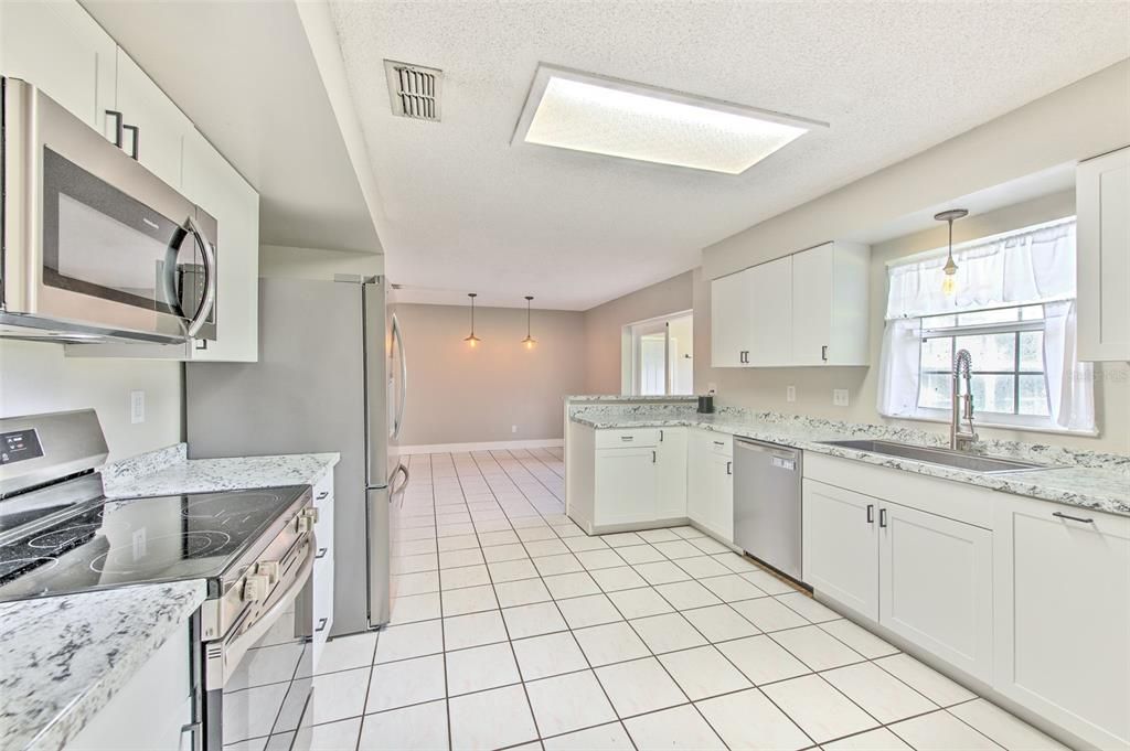 For Sale: $569,000 (3 beds, 2 baths, 1652 Square Feet)