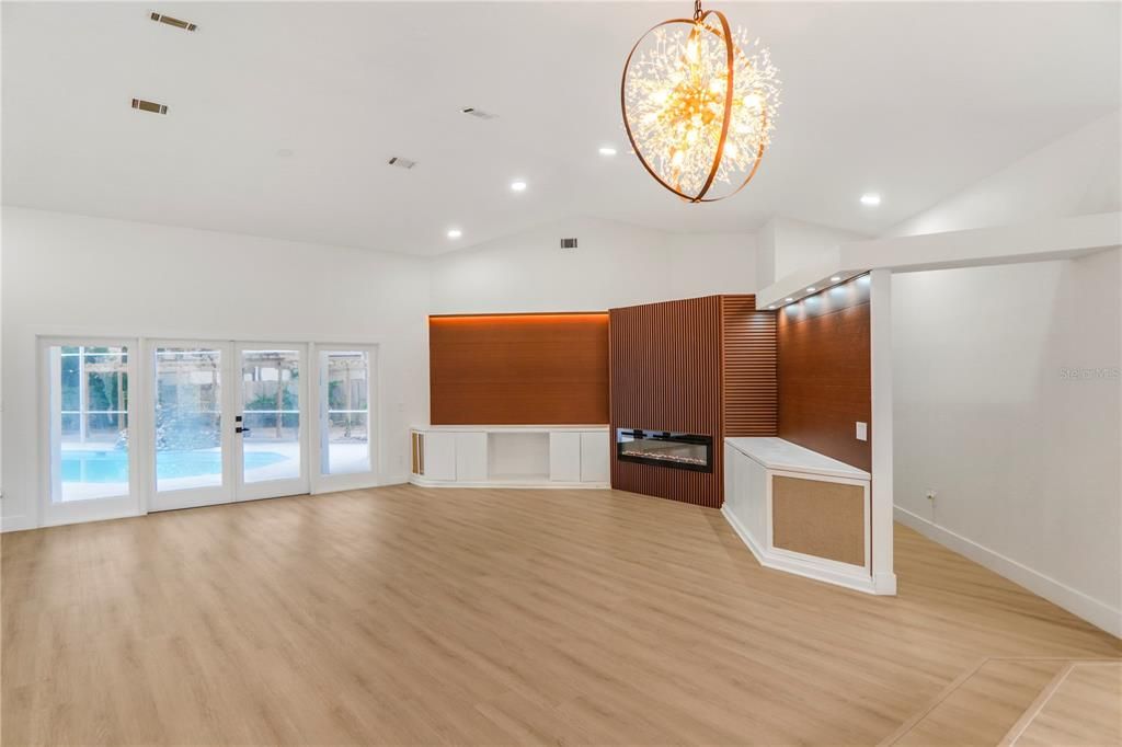 合同活跃: $559,999 (4 贝兹, 2 浴室, 2881 平方英尺)
