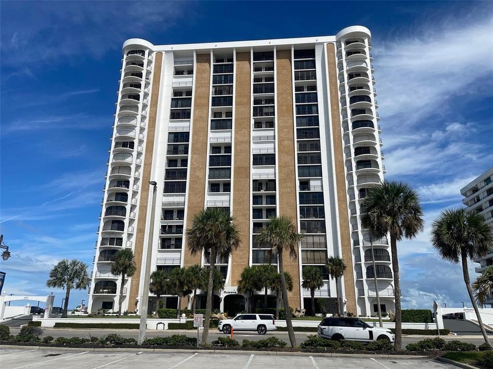 For Sale: $439,000 (2 beds, 2 baths, 1900 Square Feet)