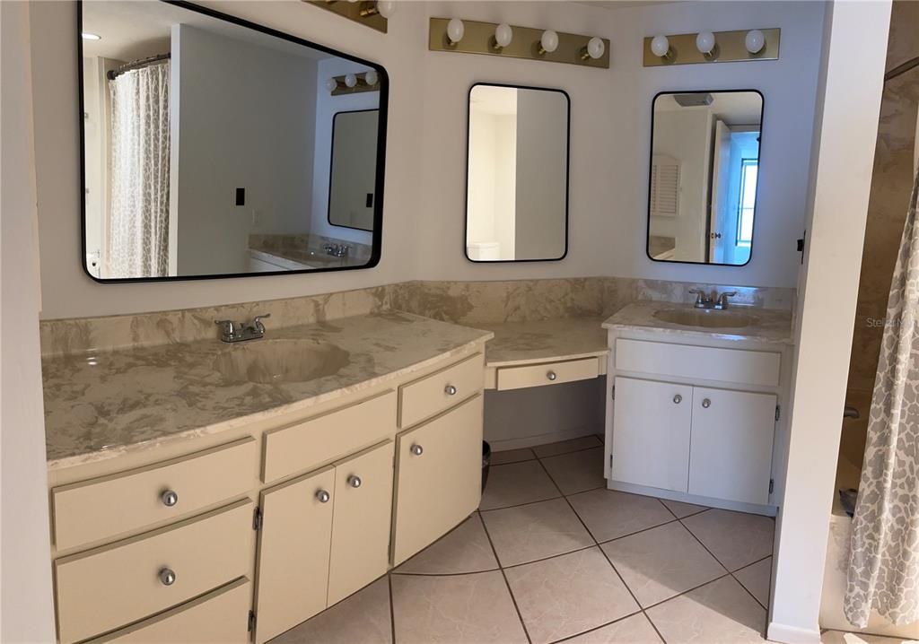 For Sale: $439,000 (2 beds, 2 baths, 1900 Square Feet)