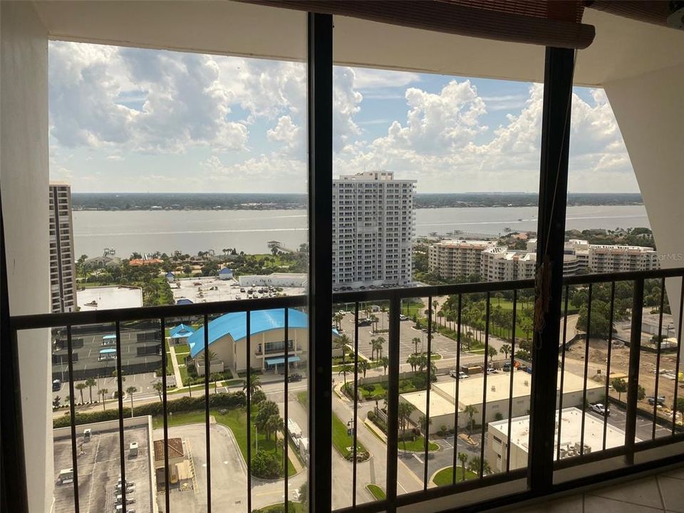For Sale: $439,000 (2 beds, 2 baths, 1900 Square Feet)