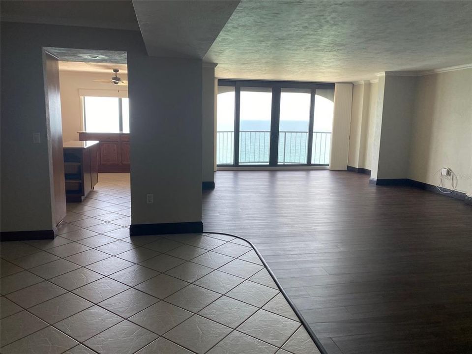 For Sale: $439,000 (2 beds, 2 baths, 1900 Square Feet)