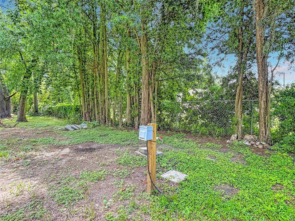 待售: $324,900 (1.42 acres)