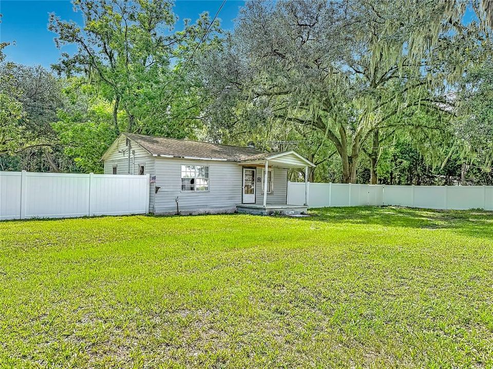 待售: $324,900 (1.42 acres)