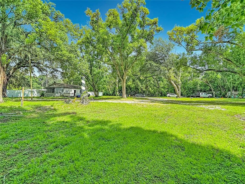 待售: $324,900 (1.42 acres)