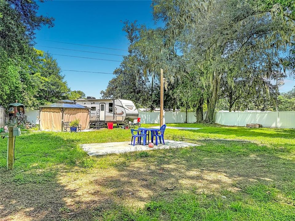 待售: $324,900 (1.42 acres)