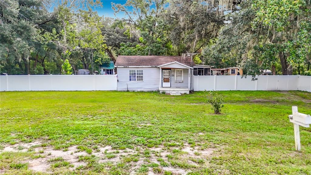 待售: $324,900 (1.42 acres)