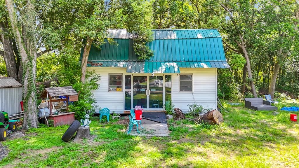 待售: $324,900 (1.42 acres)
