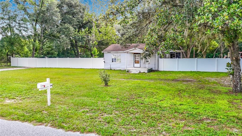 待售: $324,900 (1.42 acres)